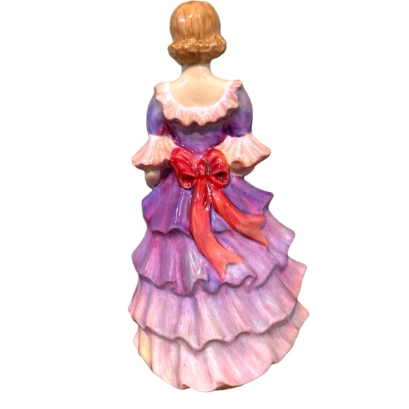 Vintage Special Edition, Hand Made Paragon Porcelain Figurine "Victoria" - Picture 9 of 16